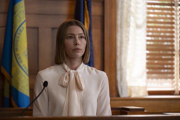 Ta lepší z nás: Sestry Jessica Biel a Elizabeth Banks vyšetřují vraždu | Fandíme serialům