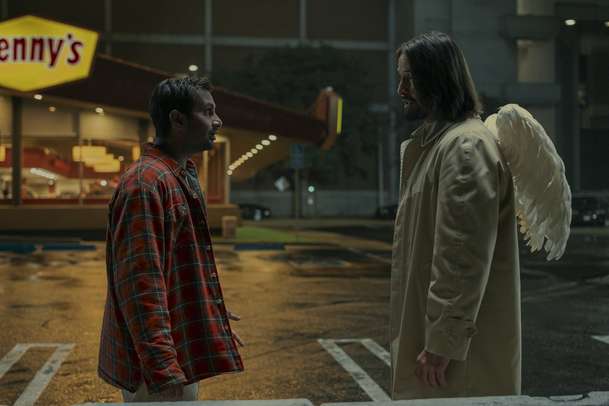 Boží úlet: Keanu Reeves je v nové komedii anděl strážný | Fandíme filmu