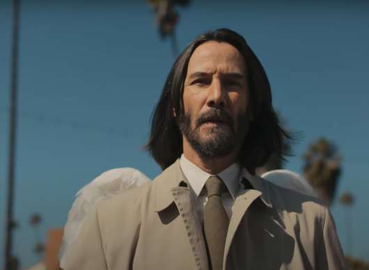 Shiver: Keanu Reevese tolikrát sežerou děsiví žraloci, že to začne být vtipné | Fandíme filmu