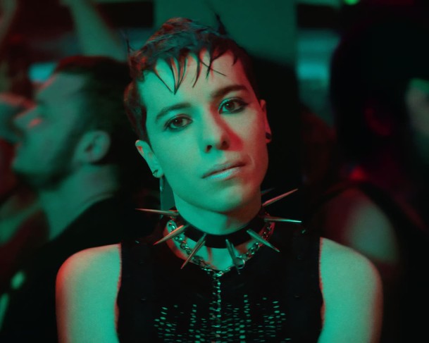 What It Feels Like For A Girl: Dospívat jako transgender v dělnické čtvrti je drsná výzva | Fandíme serialům