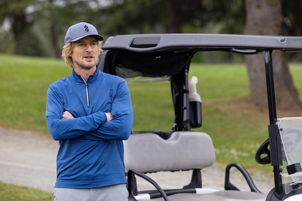Druhá šance na greenu: Owen Wilson z vás vyždímá slzičku a donutí vás věřit na vykoupení | Fandíme serialům