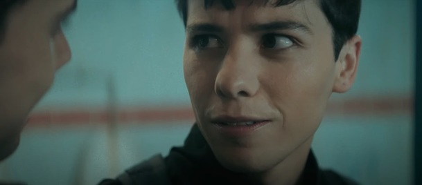 What It Feels Like For A Girl: Dospívat jako transgender v dělnické čtvrti je drsná výzva | Fandíme serialům