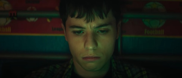 What It Feels Like For A Girl: Dospívat jako transgender v dělnické čtvrti je drsná výzva | Fandíme serialům
