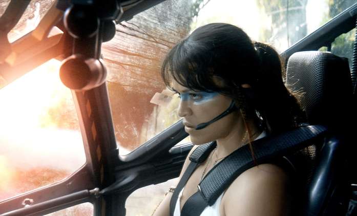 Left Seat: Michelle Rodriguez v novém thrilleru musí za letu převzít řízení | Fandíme filmu