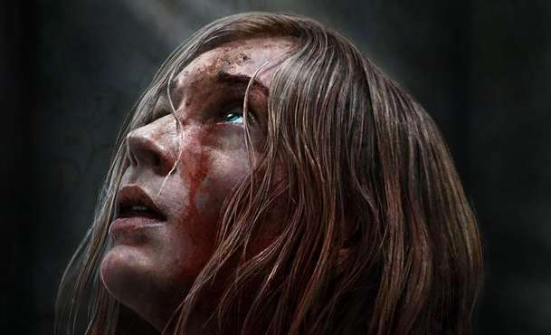 Trust: Sophie Turner v odříznuté chatě čelí útoku násilných výtržníků | Fandíme filmu