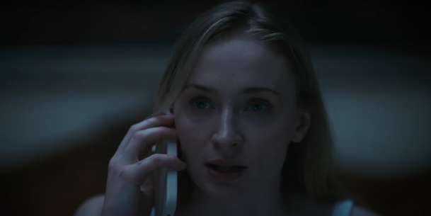 Trust: Sophie Turner v odříznuté chatě čelí útoku násilných výtržníků | Fandíme filmu