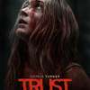 Trust: Sophie Turner v odříznuté chatě čelí útoku násilných výtržníků | Fandíme filmu