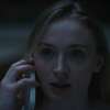 Trust: Sophie Turner v odříznuté chatě čelí útoku násilných výtržníků | Fandíme filmu