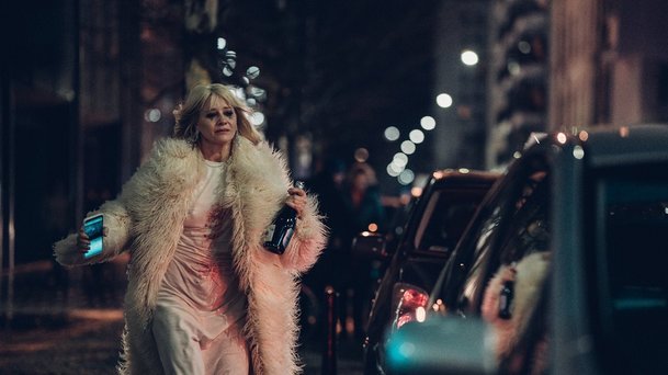 Aniela: Nabubřelá bohatá panička v komedii od Netflixu přijde o všechno | Fandíme serialům