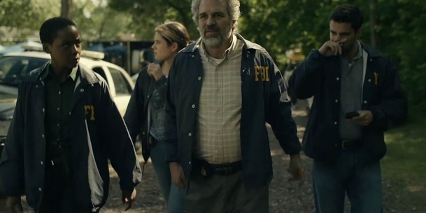 Task: Mark Ruffalo jako agent FBI stíhá ozbrojence, co násilně okrádají domácnosti | Fandíme serialům