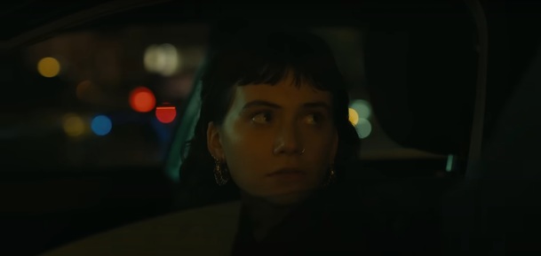 Task: Mark Ruffalo jako agent FBI stíhá ozbrojence, co násilně okrádají domácnosti | Fandíme serialům