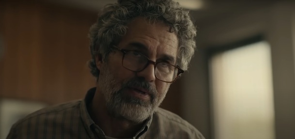 Task: Mark Ruffalo jako agent FBI stíhá ozbrojence, co násilně okrádají domácnosti | Fandíme serialům
