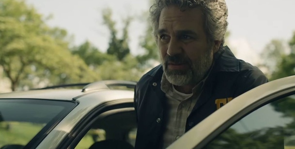 Task: Mark Ruffalo jako agent FBI stíhá ozbrojence, co násilně okrádají domácnosti | Fandíme serialům