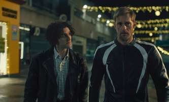 Pillion: Alexander Skarsgård nás vezme mezi BDSM motorkáře | Fandíme filmu
