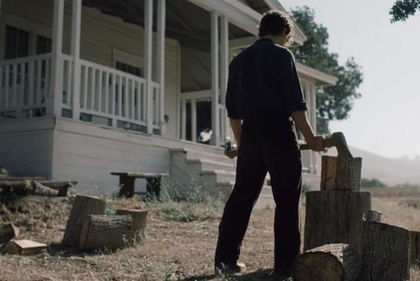 Abraham's Boys: Otec ve znepokojivém hororu tvrdí, že chrání rodinu před upíry | Fandíme filmu