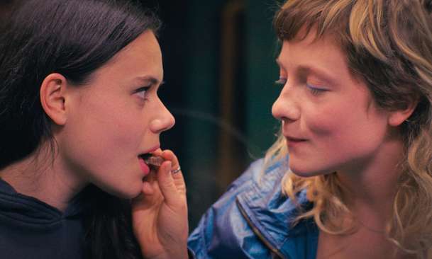 Cizí jazyk: Aby zapůsobila na svou lásku, neváhá se mladá dívka radikalizovat | Fandíme filmu