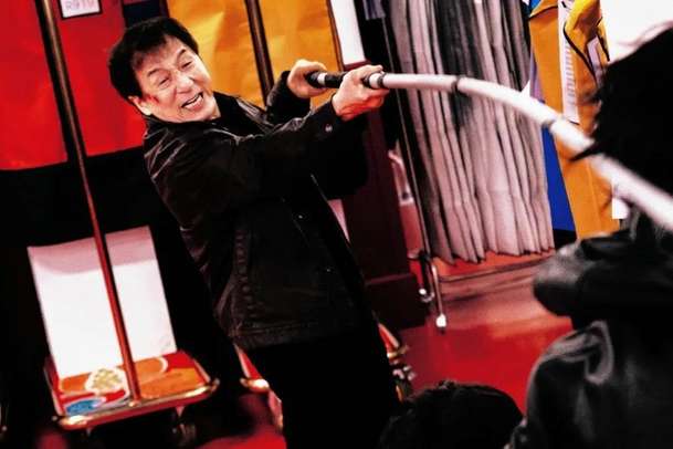 The Shadow's Edge: Jackie Chan v nezvykle vážném a brutálním akčním thrilleru | Fandíme filmu