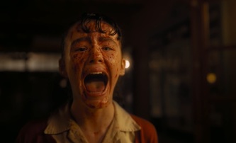 TO: Vítejte v Derry - Seriál s démonickým klaunem slibuje ještě brutálnější podívanou | Fandíme filmu