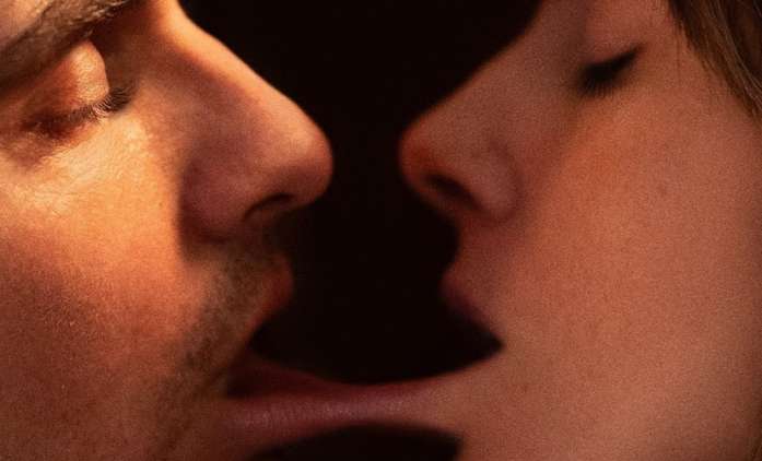 Together: Srůstání páru vypadá odporně, ale neodtrhnete oči | Fandíme filmu