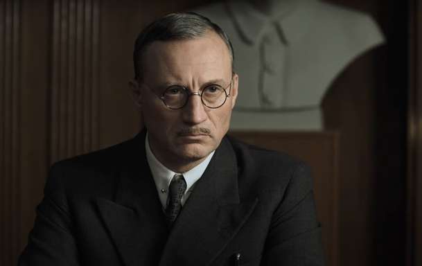 Dva prokurátoři: Hrdina v srdci stalinského teroru začíná pochybovat o systému | Fandíme filmu
