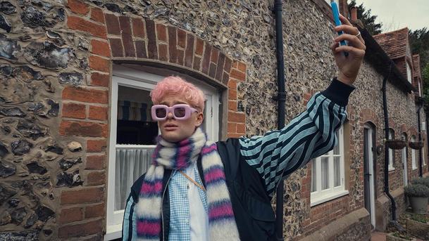 Trochu moc: Netflix přináší romantické trable z Londýna | Fandíme serialům