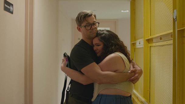 Trochu moc: Netflix přináší romantické trable z Londýna | Fandíme serialům