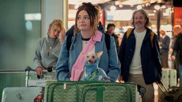 Trochu moc: Netflix přináší romantické trable z Londýna | Fandíme serialům