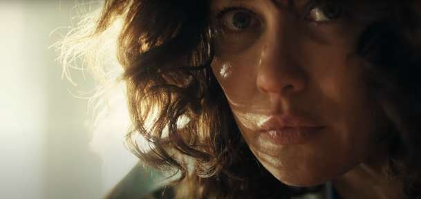 Other: Olgu Kurylenko sleduje zvrhlík | Fandíme filmu