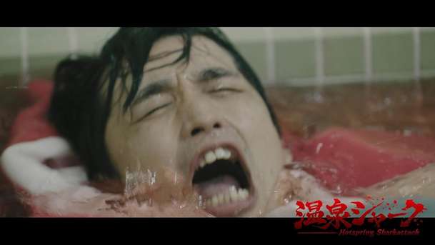 Hot Spring Shark Attack: Žraločí úchylárna ukázala trailer | Fandíme filmu