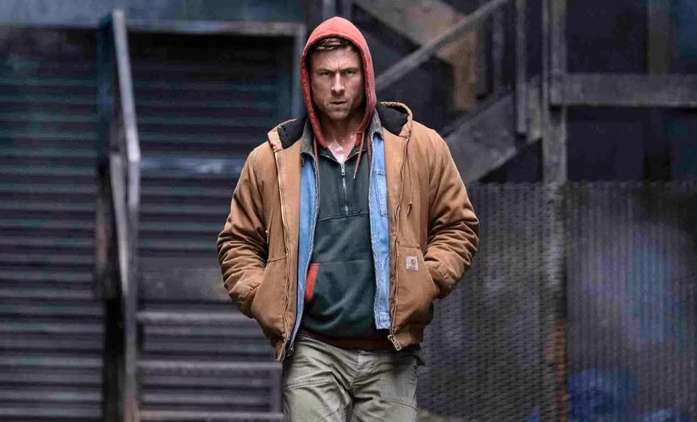 Běžící muž: Glen Powell bojuje o život v drsné show | Fandíme filmu