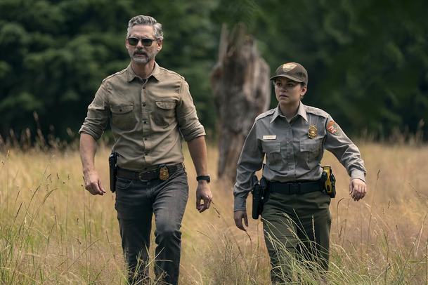 Živel: Sam Neill z Jurského parku pátrá po vrahovi v divočině | Fandíme serialům