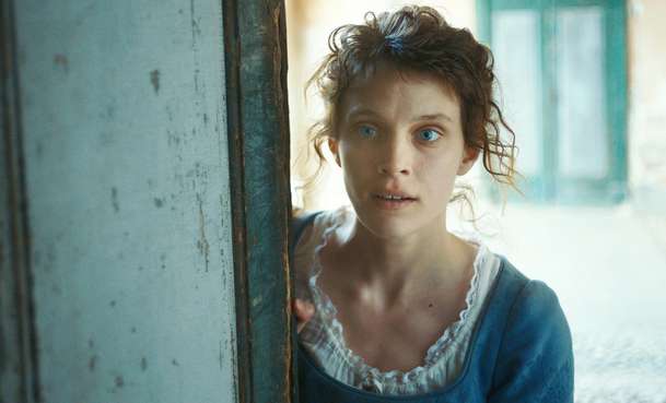 Gloria!: Zdánlivě obyčejné piano rozpoutá v katolickém ústavu pozdvižení | Fandíme filmu