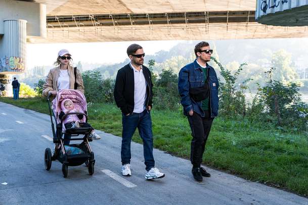 Džob: Třetí kapitola příběhu dvou kamarádů-writerů se blíží do kin | Fandíme filmu