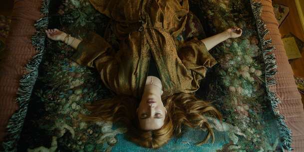 Saint Clare: Hlasy nutí Bellu Thorne vraždit | Fandíme filmu