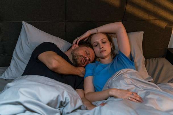 Džob: Třetí kapitola příběhu dvou kamarádů-writerů se blíží do kin | Fandíme filmu