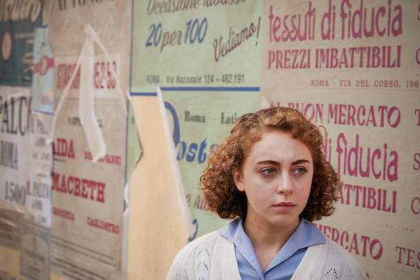 Finally Dawn: Noc plná hvězd vcucne začínající herečku mezi hýřící filmaře | Fandíme filmu
