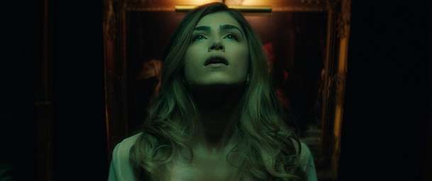 Bone Lake: Žhavý víkend u jezera se v novém traileru mění v boj o život | Fandíme filmu