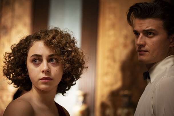 Finally Dawn: Noc plná hvězd vcucne začínající herečku mezi hýřící filmaře | Fandíme filmu