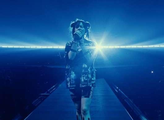 Legendární James Cameron točí koncertní 3D film Billie Eilish | Fandíme filmu