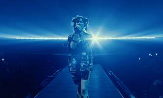 Legendární James Cameron točí koncertní 3D film Billie Eilish | Fandíme filmu