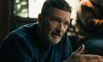 Above and Below: Antonio Banderas chystá akční thriller plný žraloků | Fandíme filmu