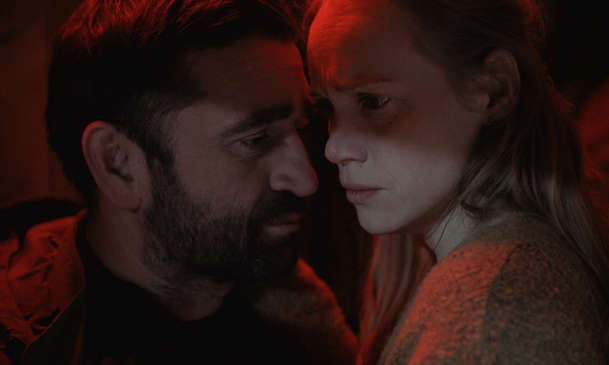 Otec: Tragické rodičovské selhání vyhodí život jednoho táty a jeho rodiny do povětří | Fandíme filmu