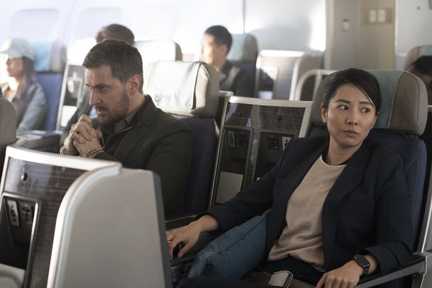 Noční let: V novém seriálu se na palubě letadla odhaluje závažné spiknutí | Fandíme serialům