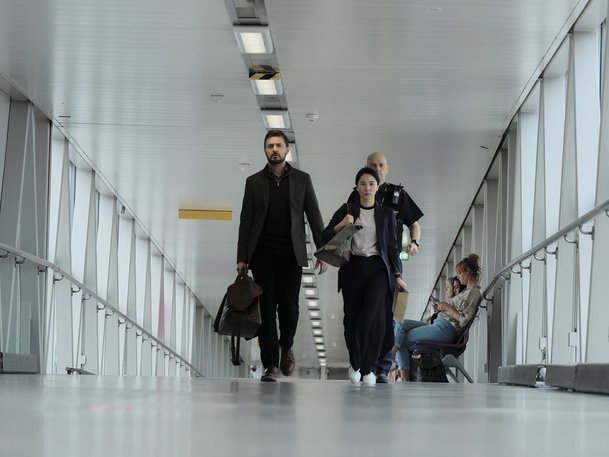 Noční let: V novém seriálu se na palubě letadla odhaluje závažné spiknutí | Fandíme serialům
