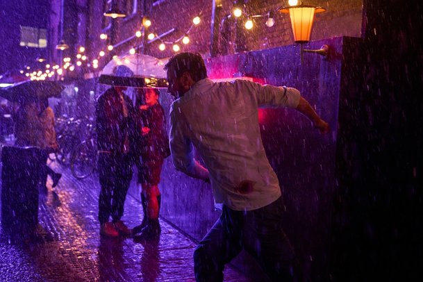 Noční let: V novém seriálu se na palubě letadla odhaluje závažné spiknutí | Fandíme serialům