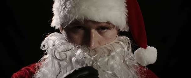 Tichá noc, krvavá noc: Vraždící Santa vytasil nový trailer | Fandíme filmu
