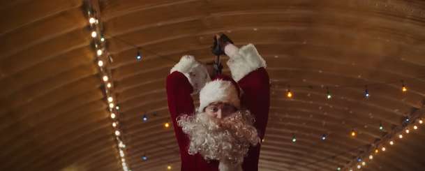Tichá noc, krvavá noc: Vraždící Santa vytasil nový trailer | Fandíme filmu