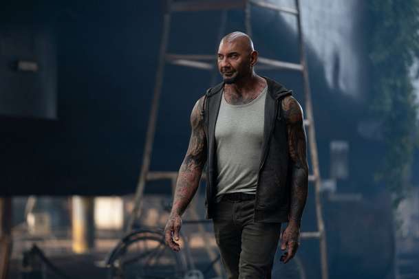 Afterburn: Dave Bautista v traileru akční komedie loví po zničení Země poklady | Fandíme filmu
