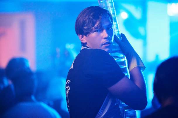 Poctivý život: Netflix přinesl novinku o lásce...z prostředí anarchistických nepokojů | Fandíme filmu