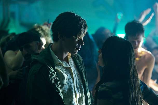 Poctivý život: Netflix přinesl novinku o lásce...z prostředí anarchistických nepokojů | Fandíme filmu